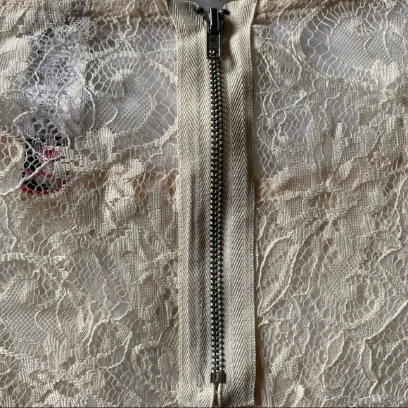 ❌SOLD❌  | 🎉 NWT Lace Peplum - Picture 4 of 8